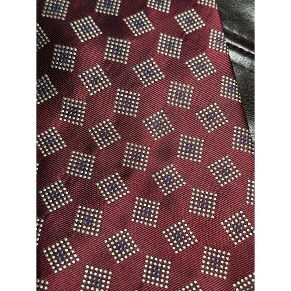 Lord & Taylor Red Blue 100% Imported Silk Men’s Neck Tie Made In USA - Picture 2 of 5